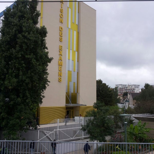 Photos à Maison des Examens Bâtiment universitaire
