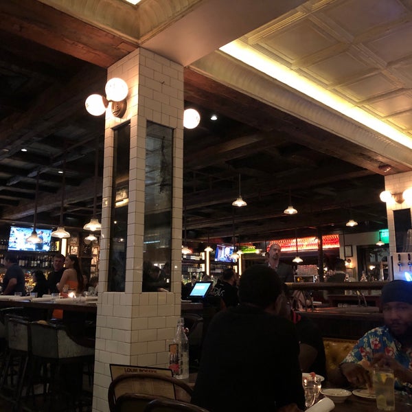 Foto diambil di Louie Bossi&#39;s Ristorante Bar Pizzeria oleh Chuck D. pada 3/2/2022