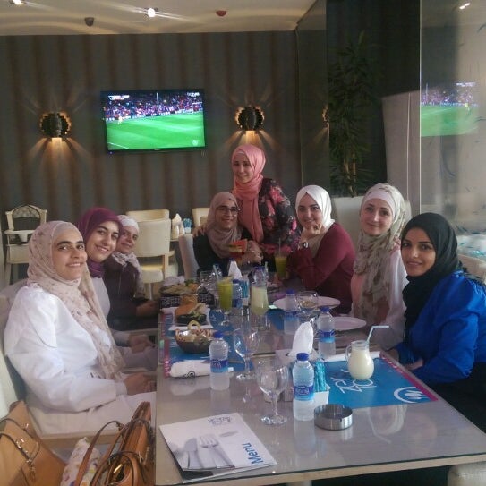 Photo taken at 04 Restaurant &amp; Cafe by هناء ا. on 9/1/2015