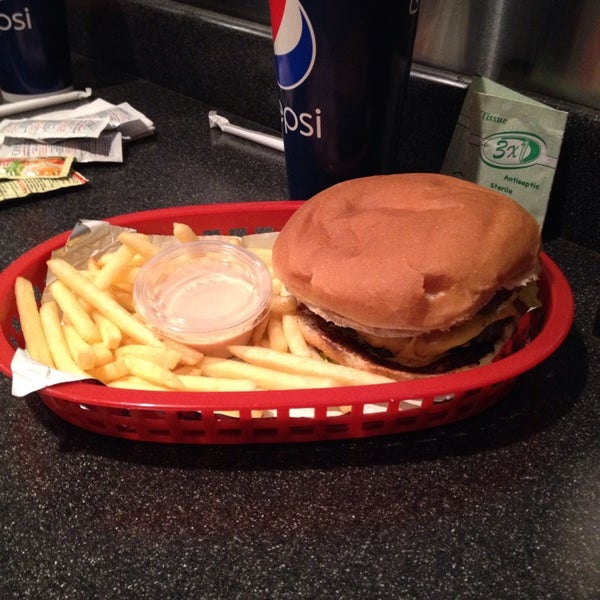 Foto diambil di My Burger oleh Abdullah A. pada 12/27/2013