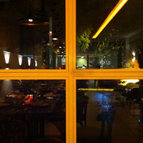 Foto diambil di Los Reyes Restaurante oleh ✨Suzana M. pada 8/3/2013