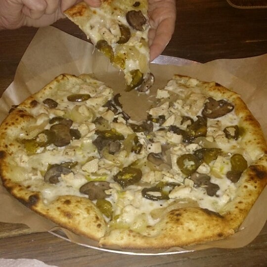 6/18/2014 tarihinde Rose C.ziyaretçi tarafından Pizza Snob'de çekilen fotoğraf