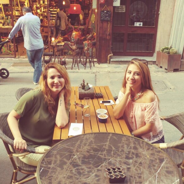 Das Foto wurde bei Bun&amp;Bar İstanbul - Karaköy von Gözde K. am 9/15/2016 aufgenommen