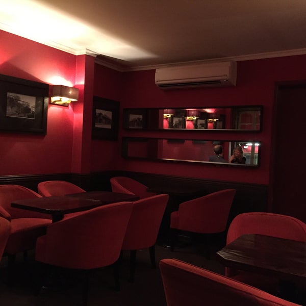 Foto diambil di Café de São Bento oleh Michael pada 8/30/2015
