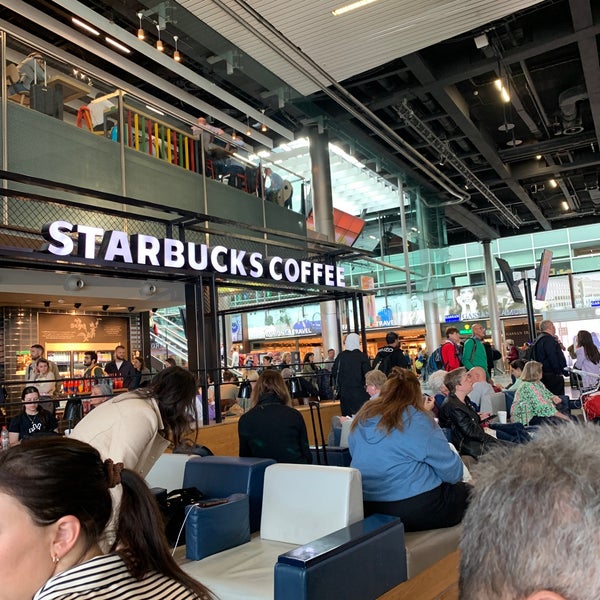 Photo taken at Starbucks by Ronald B. on 9/25/2022
