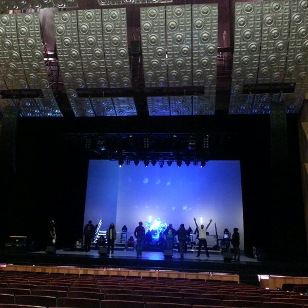 รูปภาพถ่ายที่ Southern Kentucky Performing Arts Center (SKyPAC) โดย Slater T. เมื่อ 2/19/2013