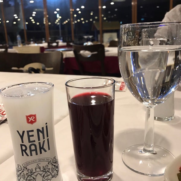 Foto tirada no(a) Kolcuoğlu Restaurant por Aycan S. em 9/29/2017