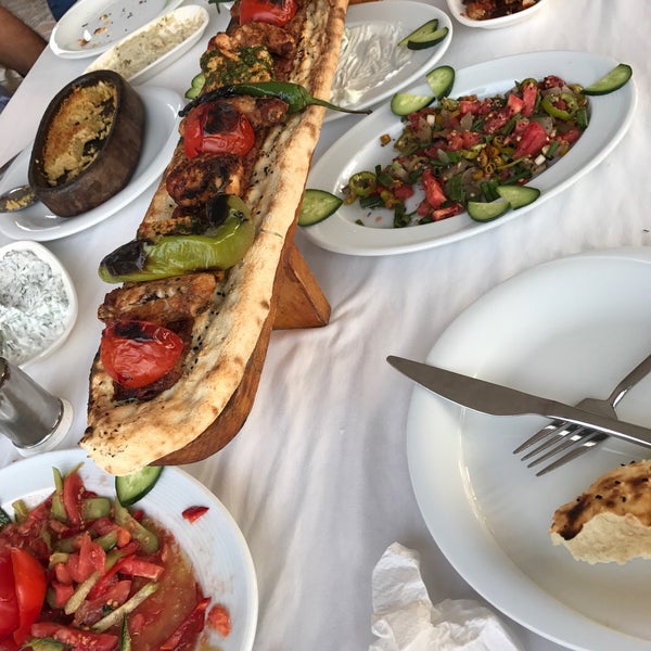 Снимок сделан в Kolcuoğlu Restaurant пользователем Aycan S. 9/17/2017