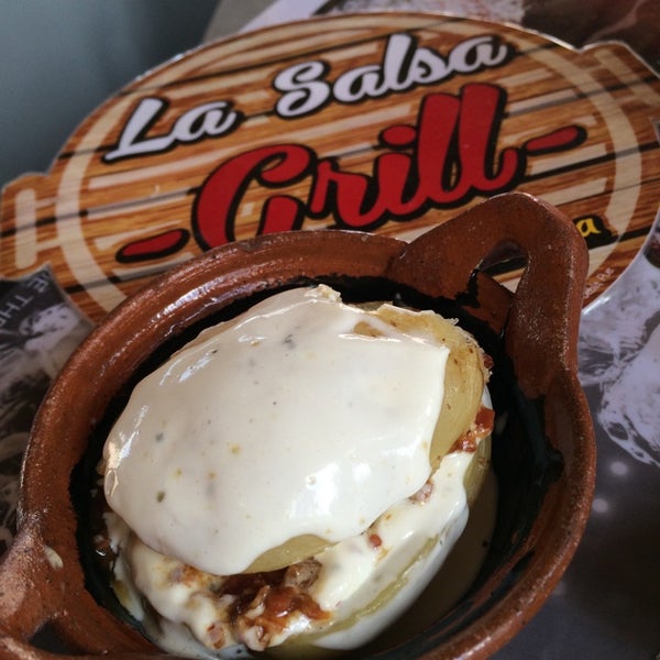 7/27/2014 tarihinde Raul G.ziyaretçi tarafından La Salsa Grill'de çekilen fotoğraf