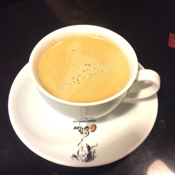 Foto scattata a Hot Stop Lounge Coffee &amp; Tea da Barracuda . il 6/2/2015