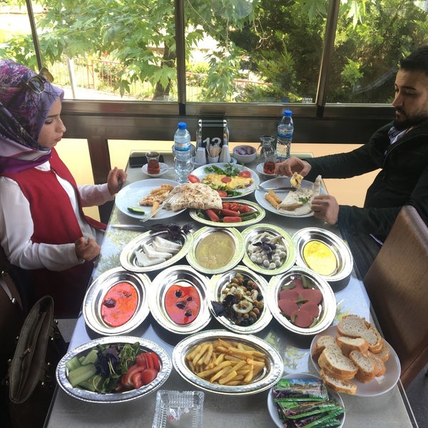 Foto tomada en Konak Cafe Resturant  por Mustafa Serkan D. el 5/30/2018