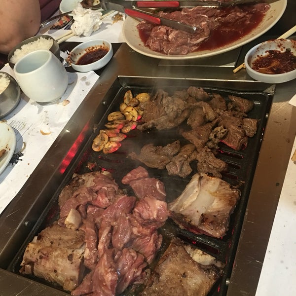 Foto diambil di Seorabol Korean Restaurant oleh Safiye C. pada 7/16/2016