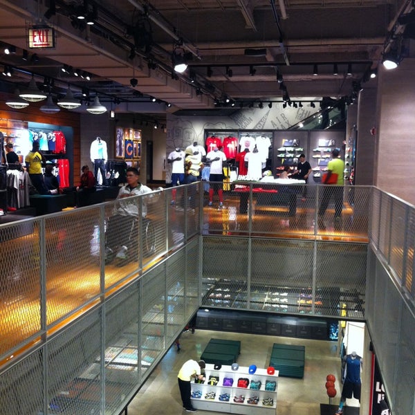 nike store michigan ave chicago pictures