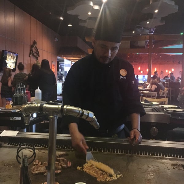 Foto scattata a Shinto Japanese Steakhouse &amp; Sushi Lounge da James B. il 6/10/2017