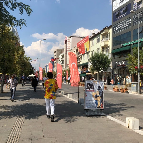 Foto tomada en İsmet Paşa Caddesi  por Volkan H. el 9/1/2021