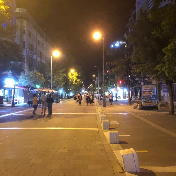 Foto diambil di İsmet Paşa Caddesi oleh Volkan H. pada 8/8/2021