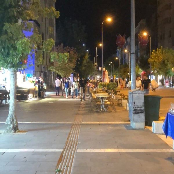 Foto diambil di İsmet Paşa Caddesi oleh Volkan H. pada 8/10/2021