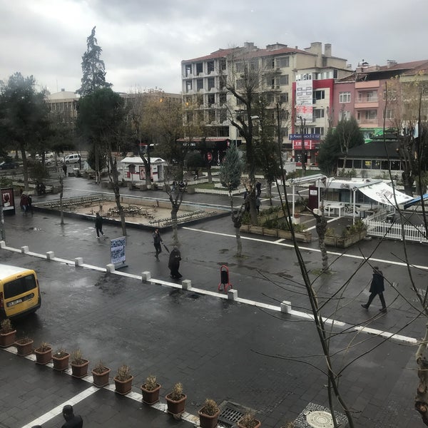 Foto diambil di İsmet Paşa Caddesi oleh Volkan H. pada 12/8/2021