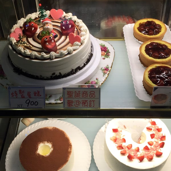 Photo taken at Chiffon Cake 日式戚風專賣店 by Ariel W. on 12/6/2014