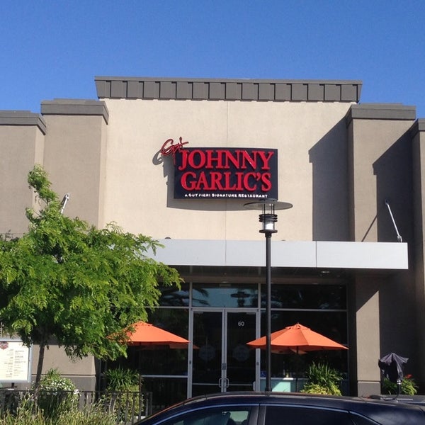 Foto tirada no(a) Johnny Garlic&#39;s por Karlton U. em 6/13/2013