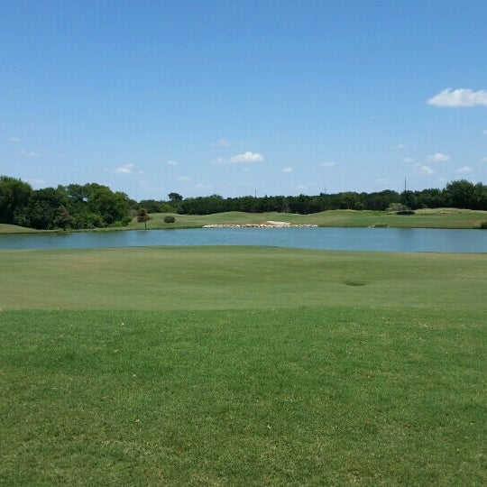 Foto tomada en The Golf Club at Star Ranch  por Jason P. el 8/5/2015