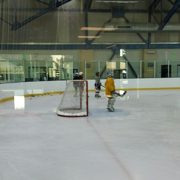 Foto diambil di Kroc Center Ice Arena oleh Joseph C. pada 11/22/2014