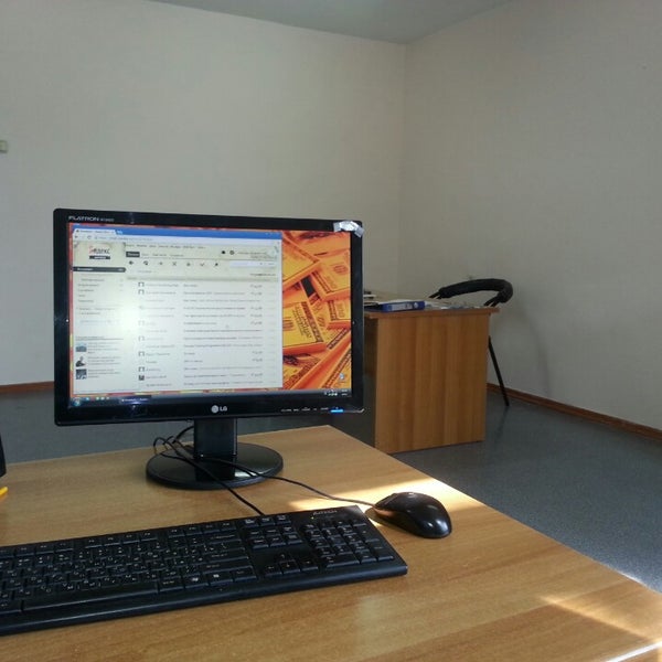 Father's office. Кабинет папы. Guy counts. Интерьер штаба строительства. Ребенок бизнесмен.