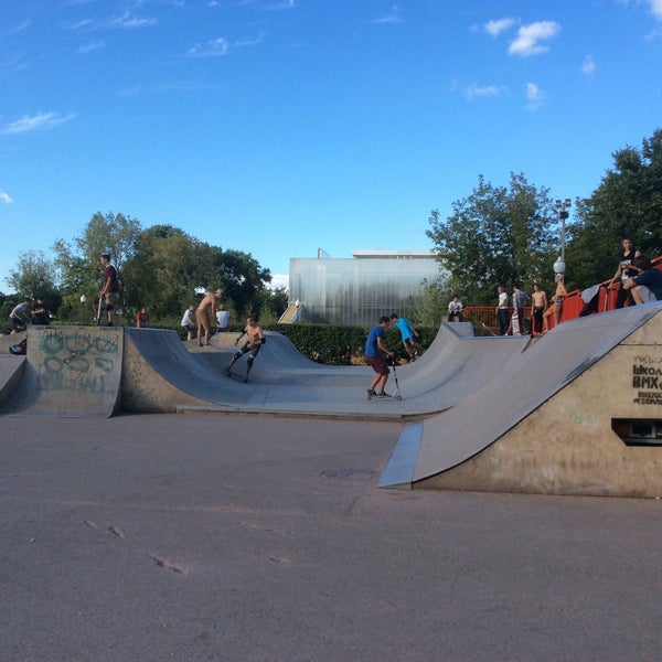 Скейт парк vans off the Wall