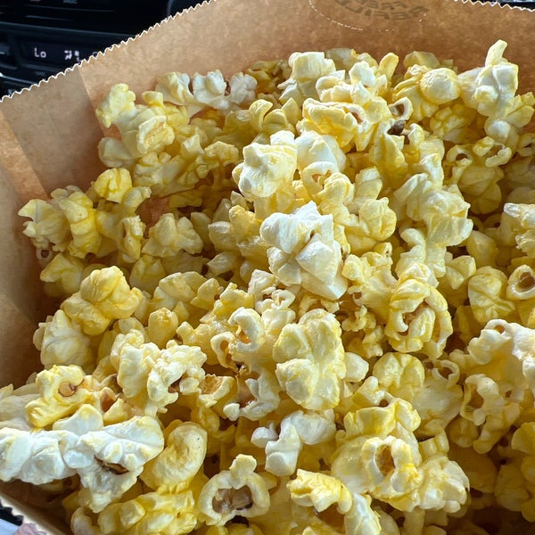 Reading Cinemas Cal Oaks 17 Movie Theater