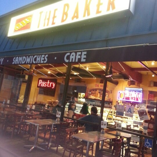 1/1/2013 tarihinde erich t.ziyaretçi tarafından The Baker Bakery &amp; Cafe'de çekilen fotoğraf