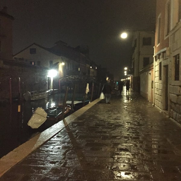 11/30/2014 tarihinde Jon O.ziyaretçi tarafından NH Boscolo Venezia'de çekilen fotoğraf