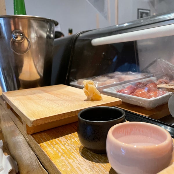 Photo taken at Tanoshi Sushi by B on 9/25/2021