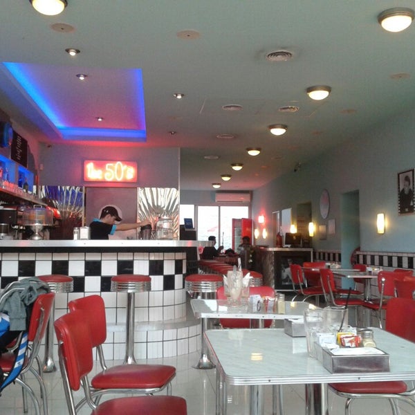 Foto tirada no(a) TRIXIE American Diner por Leo M. em 9/8/2013