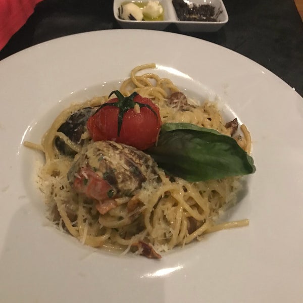 Das Foto wurde bei Peninsula Teras Restaurant von Selin K. am 12/8/2018 aufgenommen