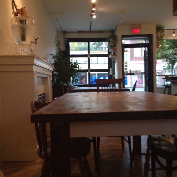 10/13/2013 tarihinde Ash K.ziyaretçi tarafından Aperture Coffee Bar'de çekilen fotoğraf