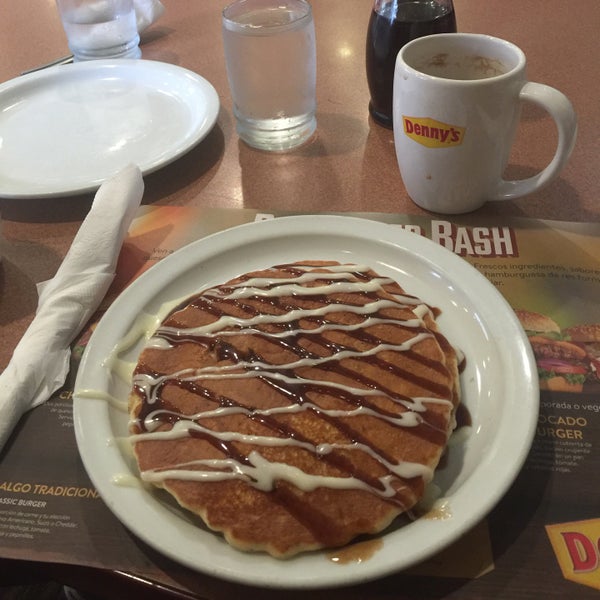Photo taken at Denny&#39;s by Lore G. on 10/1/2015