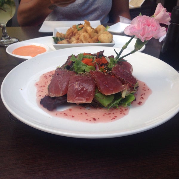 Photo prise au Sogo Hibachi Grill &amp; Sushi Lounge par Margaret L. le8/6/2015