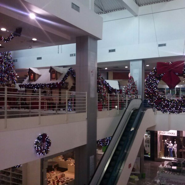 รูปภาพถ่ายที่ Shopping Avenida Center โดย Juliana G. เมื่อ 11/25/2013