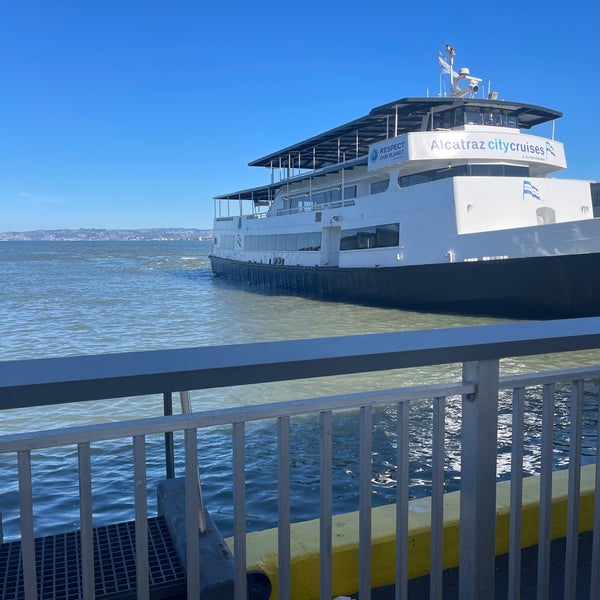 รูปภาพถ่ายที่ Alcatraz Cruises โดย Melissa 🌺 🌻🌷🌺💐 เมื่อ 11/7/2021