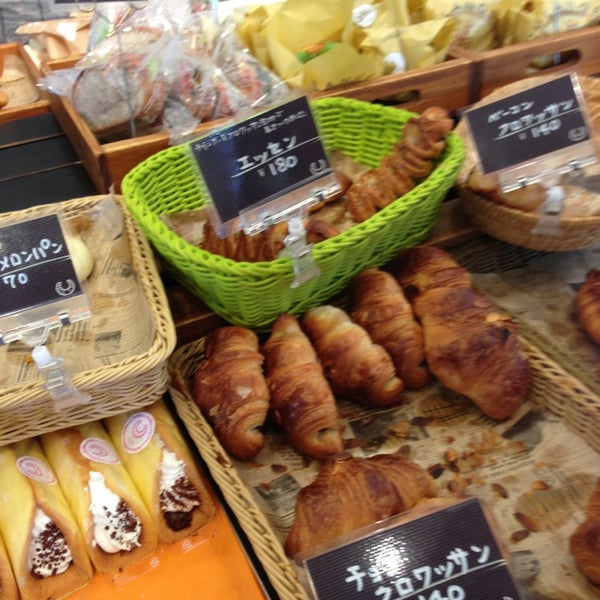 石窯パン工房 フレッシュベイク野々市店 273人の訪問者 から 3個のtips 件