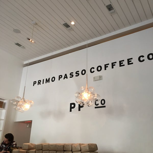 รูปภาพถ่ายที่ Primo Passo Coffee Co. โดย Lynne 🐰 Q. เมื่อ 11/25/2016