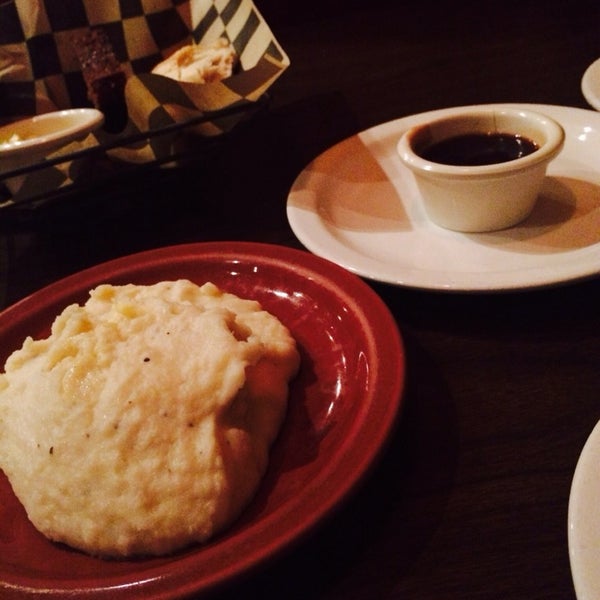 Das Foto wurde bei Mimi&#39;s Cafe von Hanan M. am 2/11/2014 aufgenommen