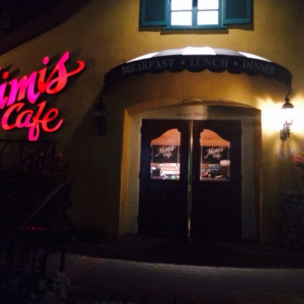 Foto diambil di Mimi&#39;s Cafe oleh Hanan M. pada 2/11/2014