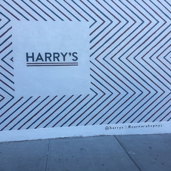 Photo prise au Harry&#39;s Corner Shop par Andrew R. le10/20/2015
