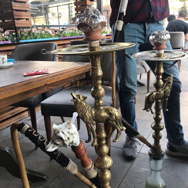10/3/2019 tarihinde Mehmet K.ziyaretçi tarafından Cafe Mırra'de çekilen fotoğraf