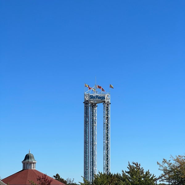 Foto tomada en Six Flags New England  por Adam C. el 9/24/2022