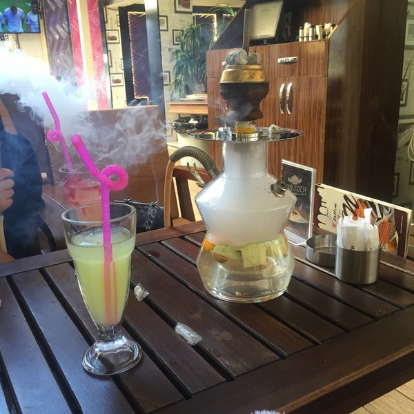 Foto diambil di Monarchi | Cafe ve Restaurant oleh Görkem S. pada 9/26/2015
