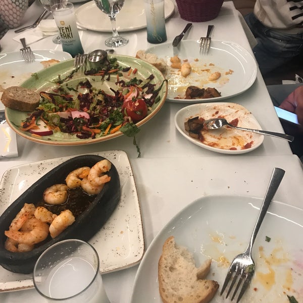 Foto scattata a My Deniz Restaurant da TARIK A. il 12/8/2017