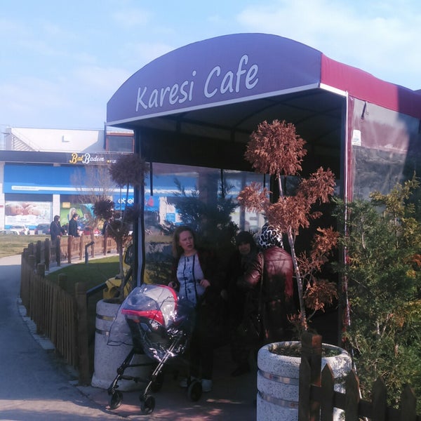 Das Foto wurde bei Karesi Cafe &amp; Restaurant von H B. am 8/29/2018 aufgenommen