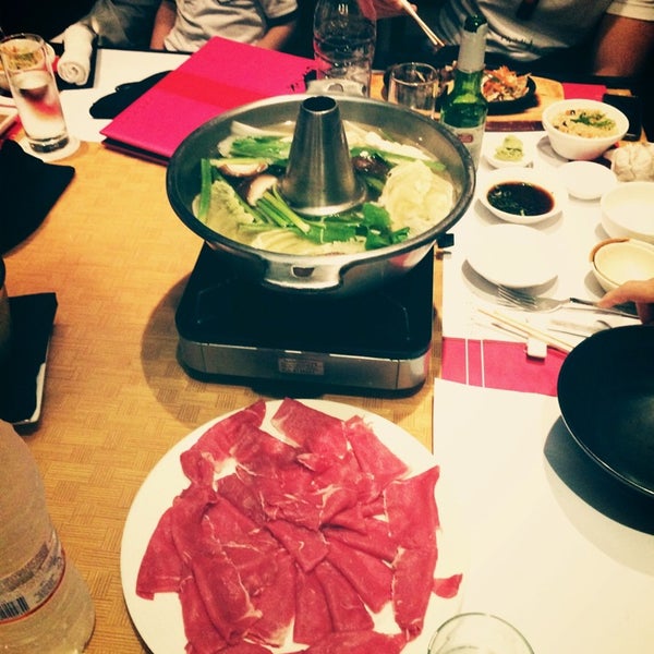 Снимок сделан в Sakura Japanese Restaurant пользователем Lora 3/30/2014